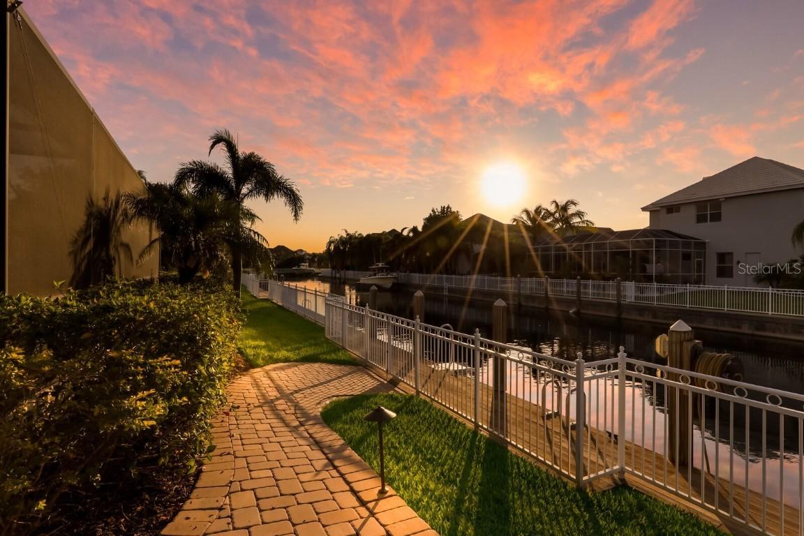 524 Mast Dr., Bradenton, FL 34208