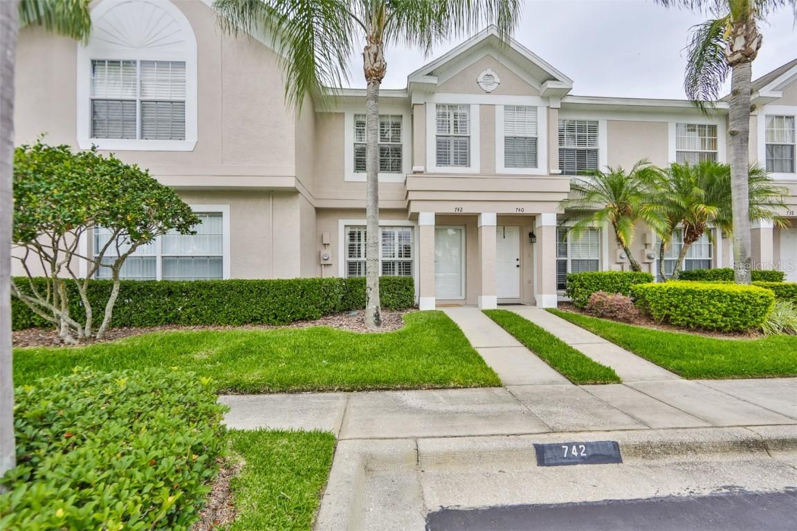 742 Kensington Lake Circle, Brandon, FL 33511
