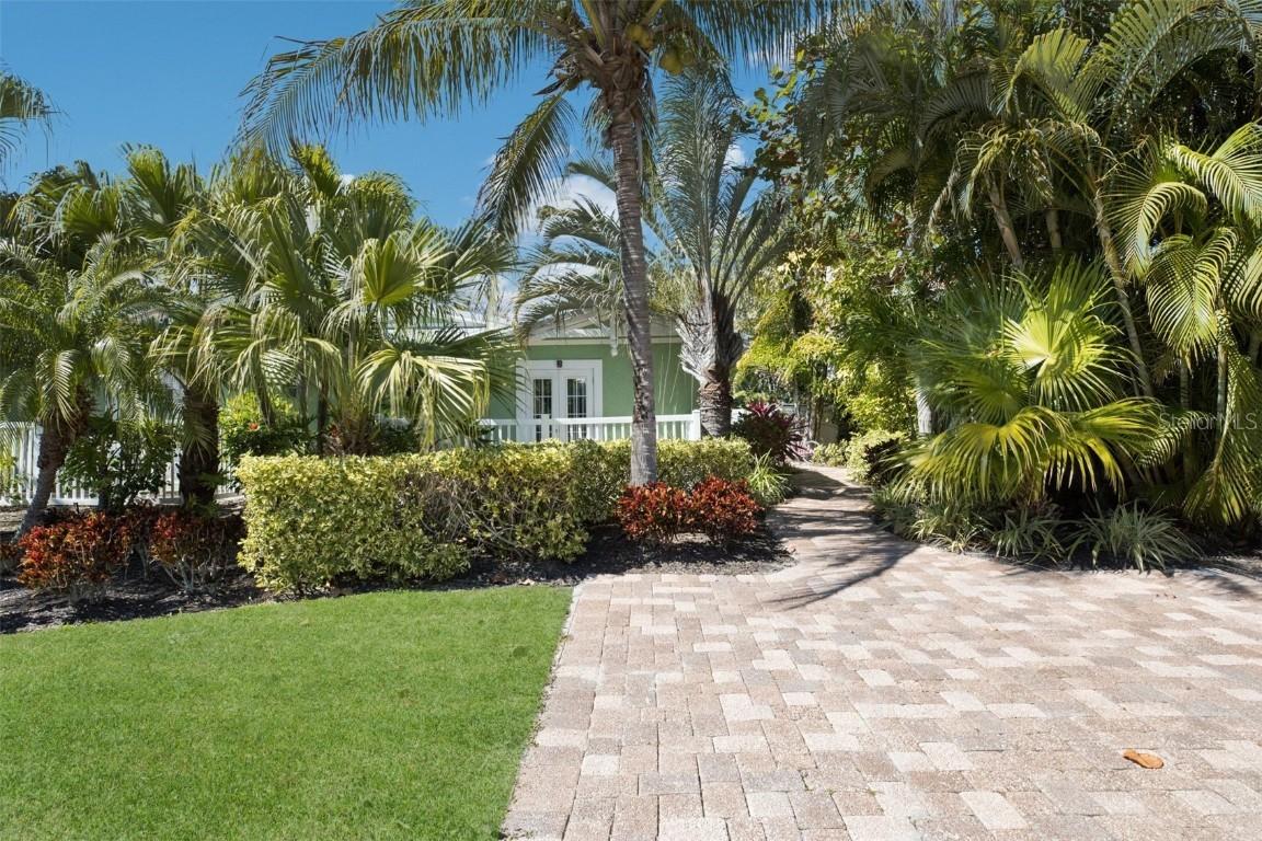 310 62nd St #b, Holmes Beach, FL 34217