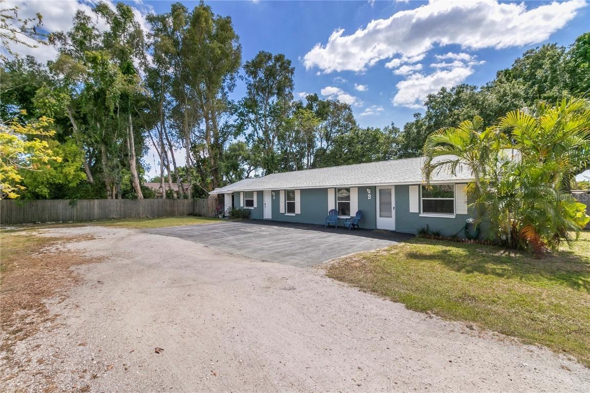 3108 49th Ave Dr W, Bradenton, FL 34207