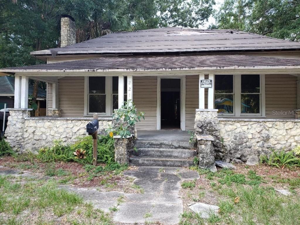 2215 9th Ave., Bradenton, FL 34205