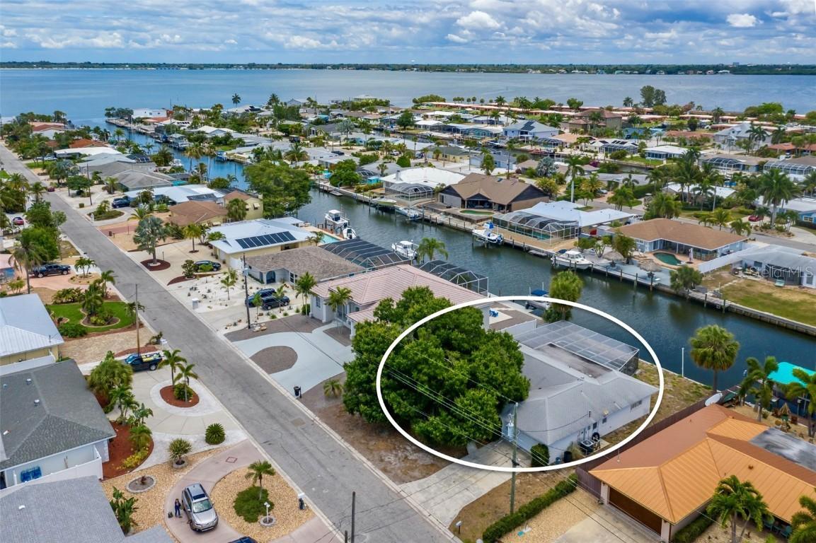 4007 Coconut Ter., Bradenton, FL 34210