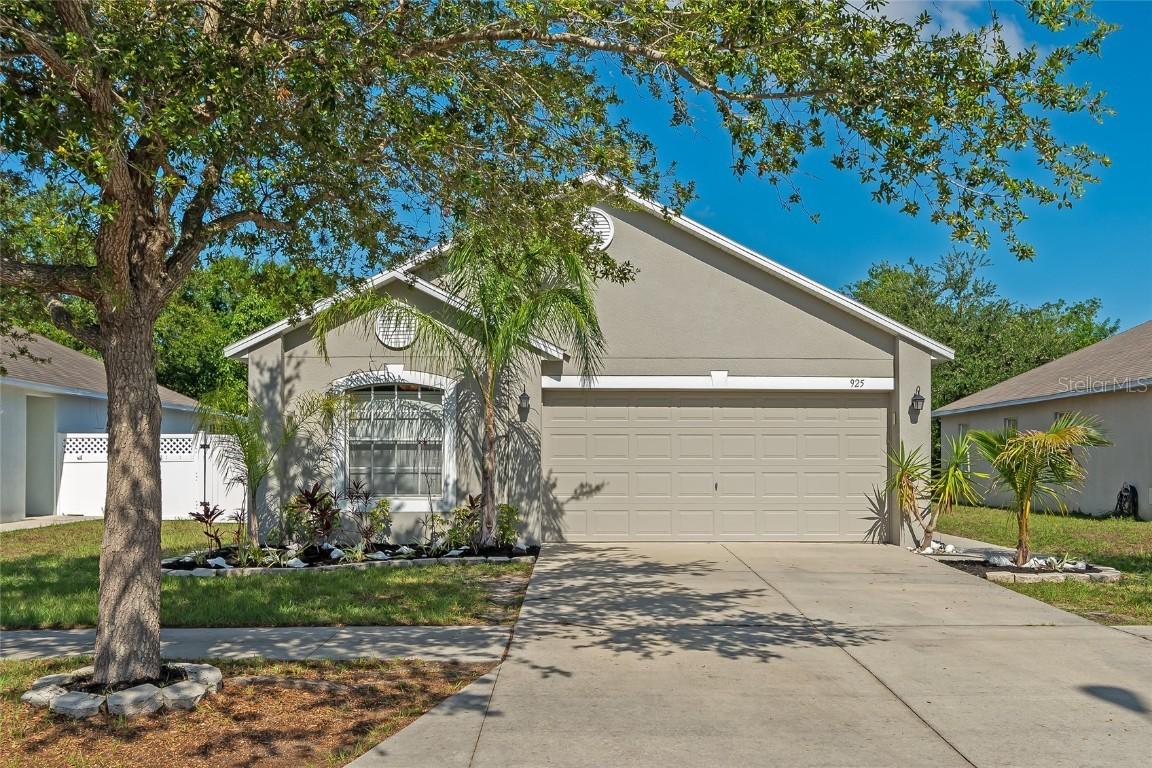 925 Brenton Leaf Dr., Ruskin, FL 33570