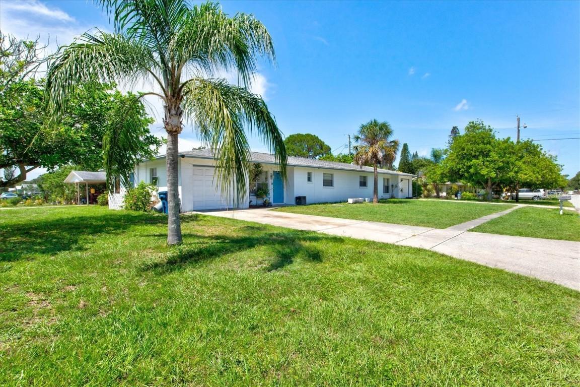 2004 49th Ave., Bradenton, FL 34203