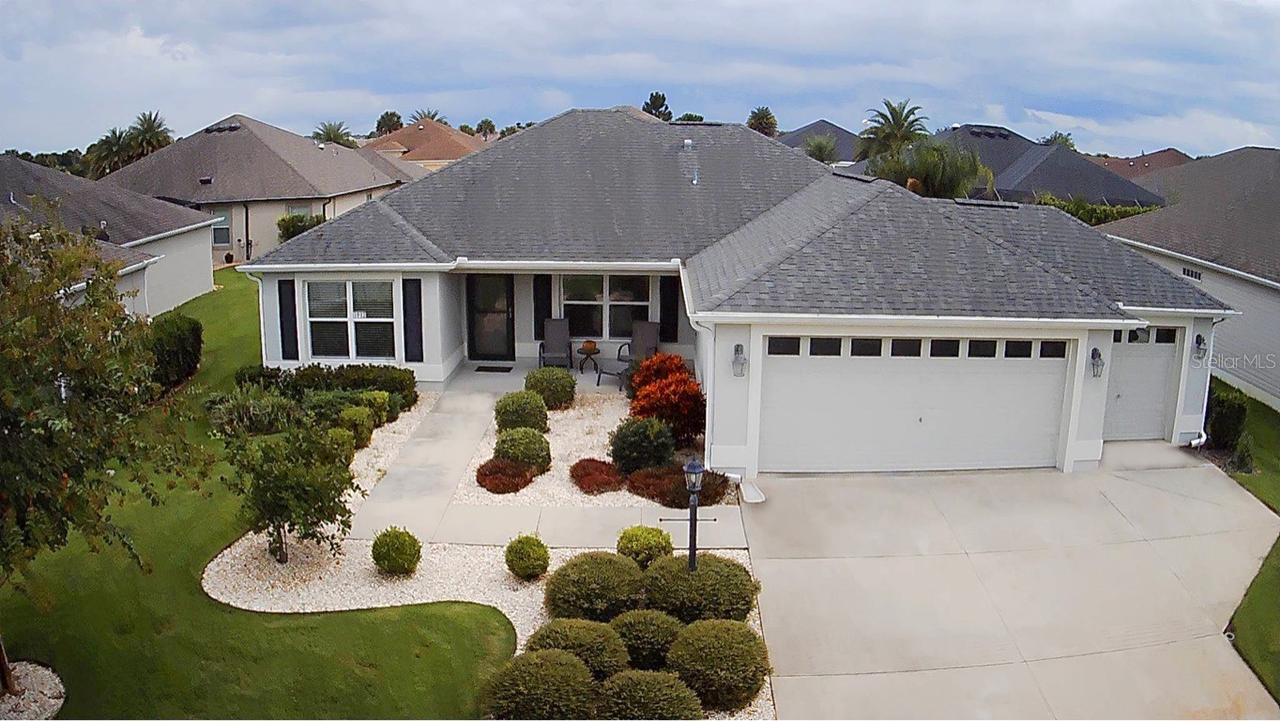 1912 Useppa Oaks Ln., The Villages, FL 32163