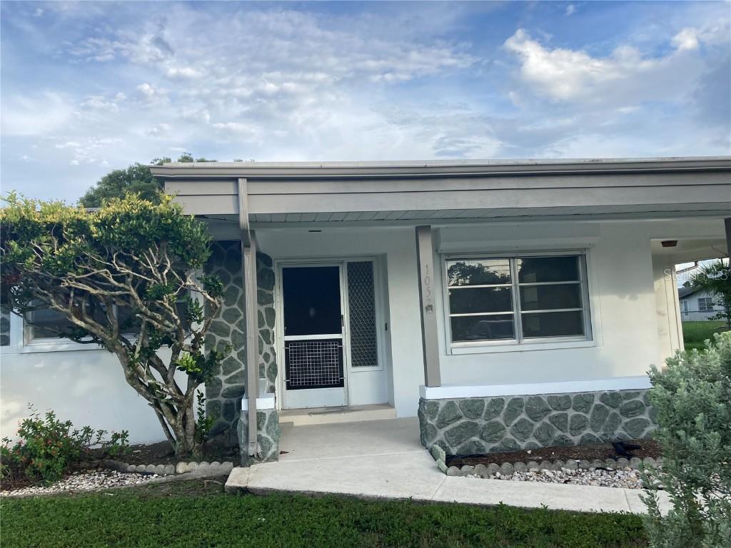 1052 NE Pine Island Ln., Cape Coral, FL 33909