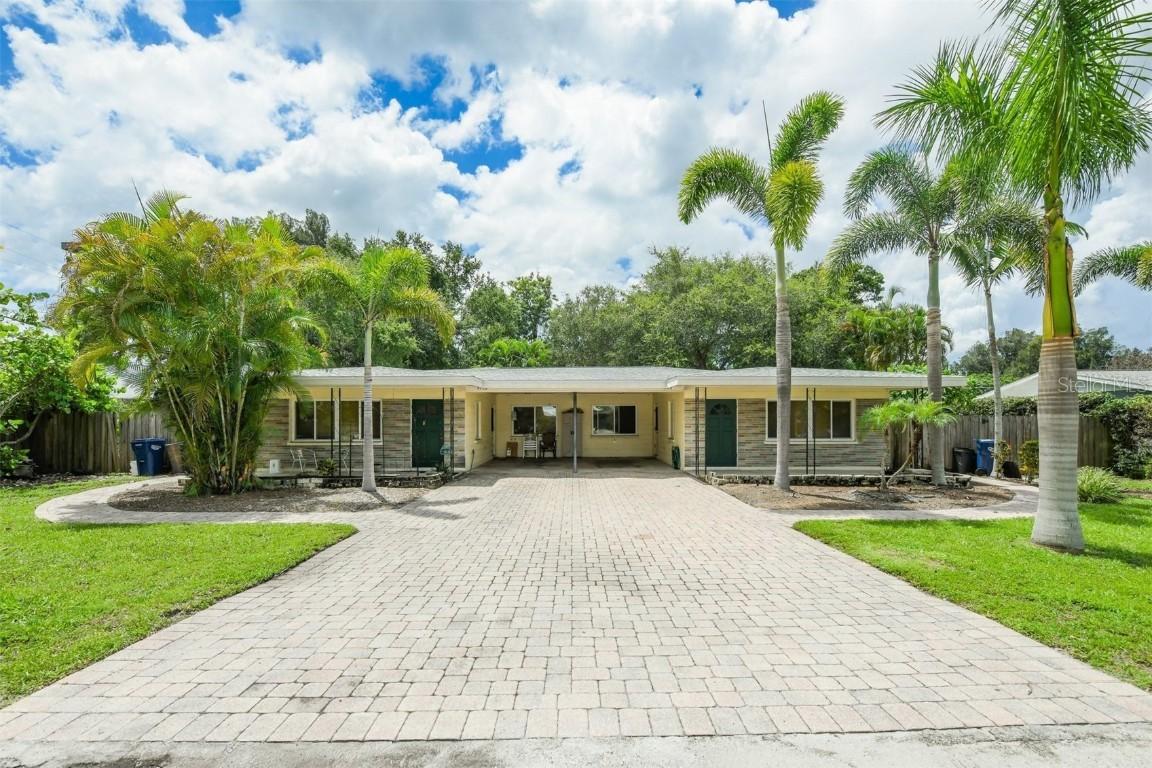 4330 & 4328 80th St., Bradenton, FL 34209