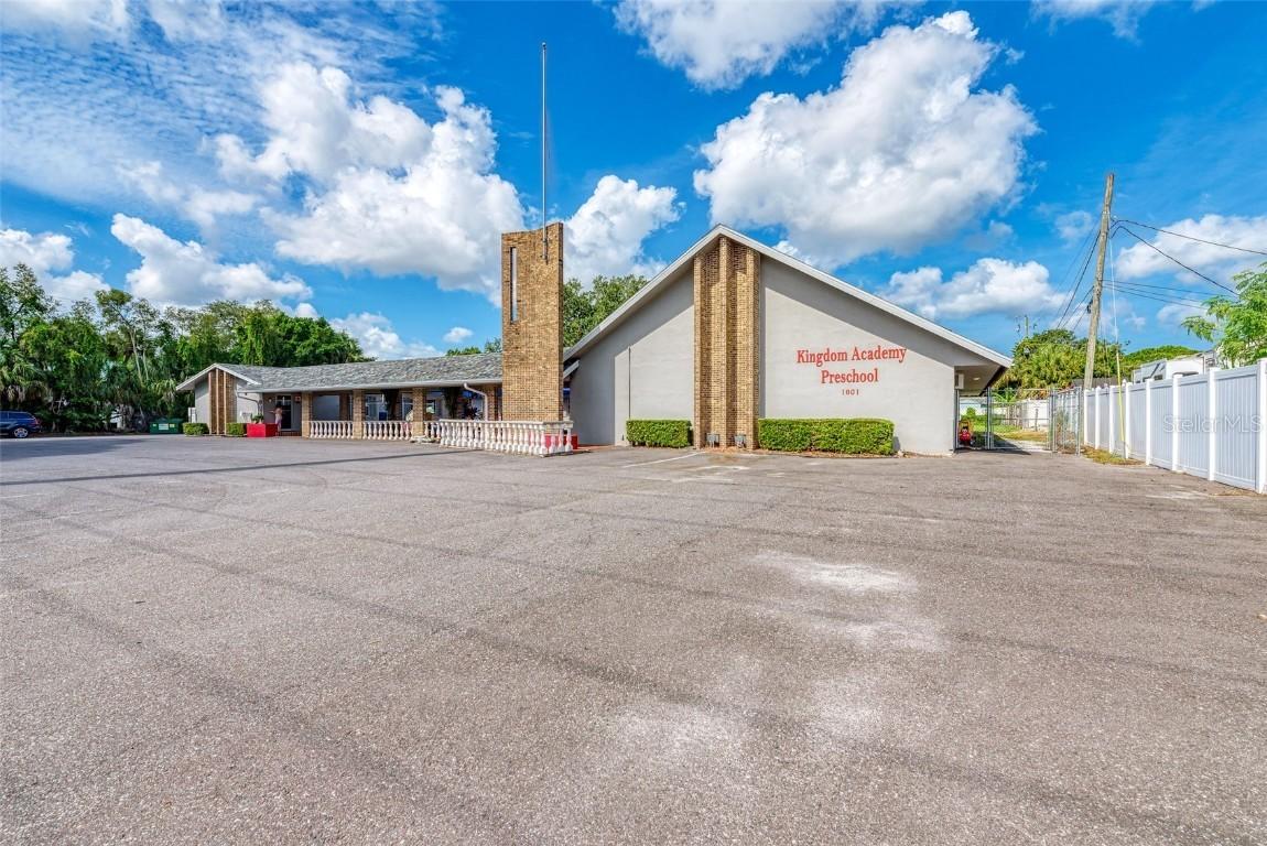 1801 N Lockwood Ridge Rd, Sarasota, FL 34234