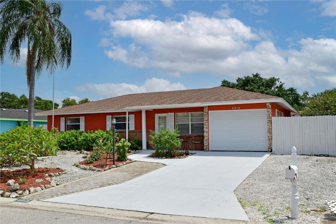 8313 43rd Avenue Dr., Bradenton, FL 34209