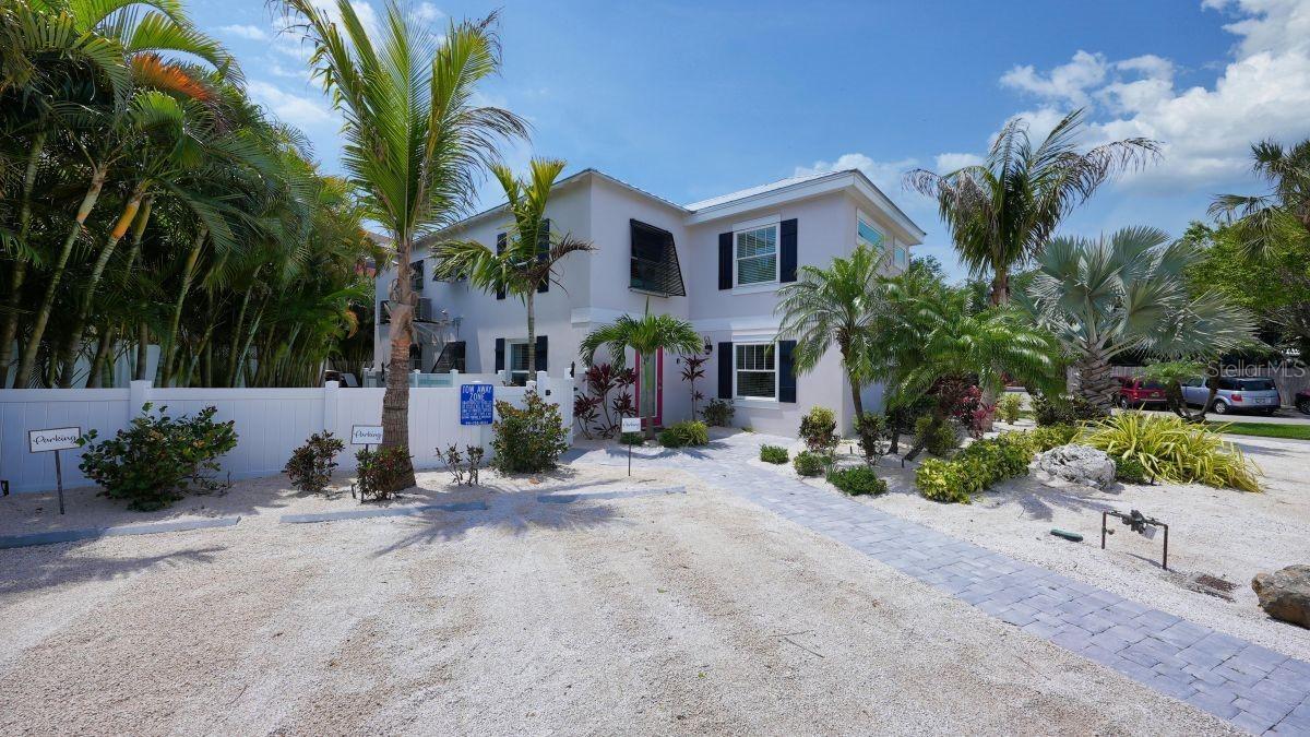 302 Canal Rd., Sarasota, FL 34242