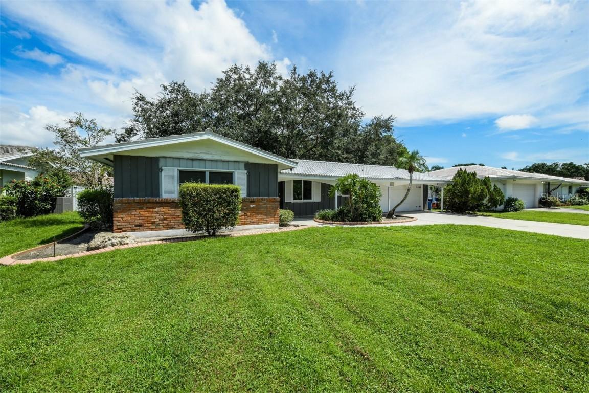3313 Pine Valley Dr., Sarasota, FL 34239