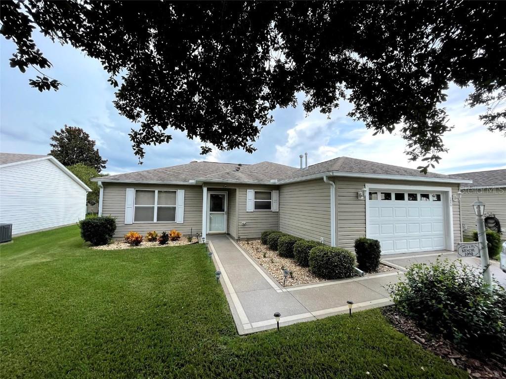 1090 Davenport Dr., The Villages, FL 32162