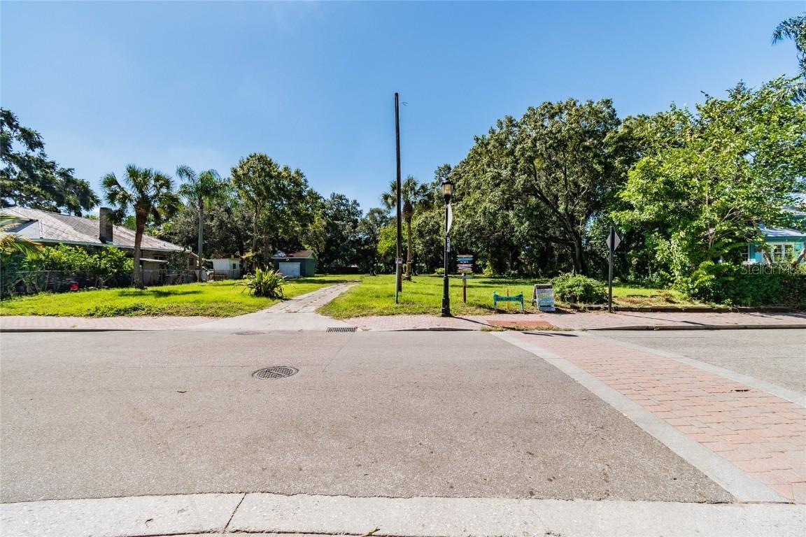 1115 13th Ave., Bradenton, FL 34205