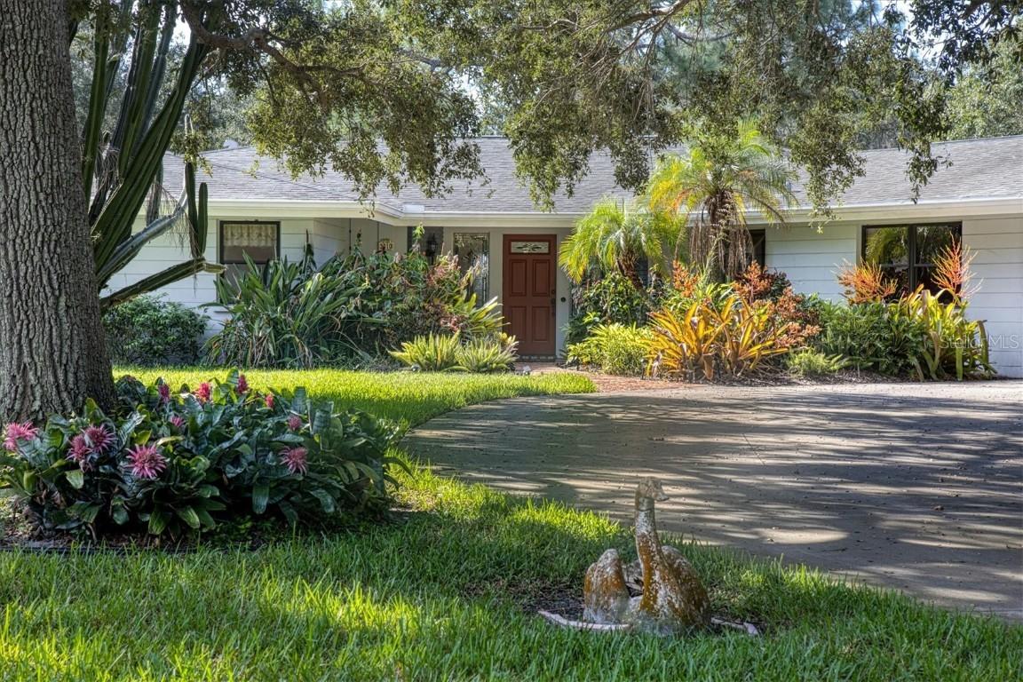 3010 E Forest Lake Dr., Sarasota, FL 34232
