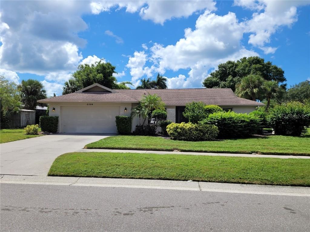 6584 Waterford Cir., Sarasota, FL 34238