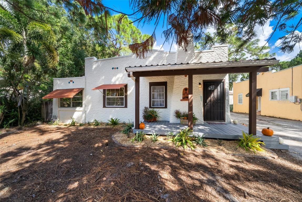 1117 22nd St., Bradenton, FL 34205