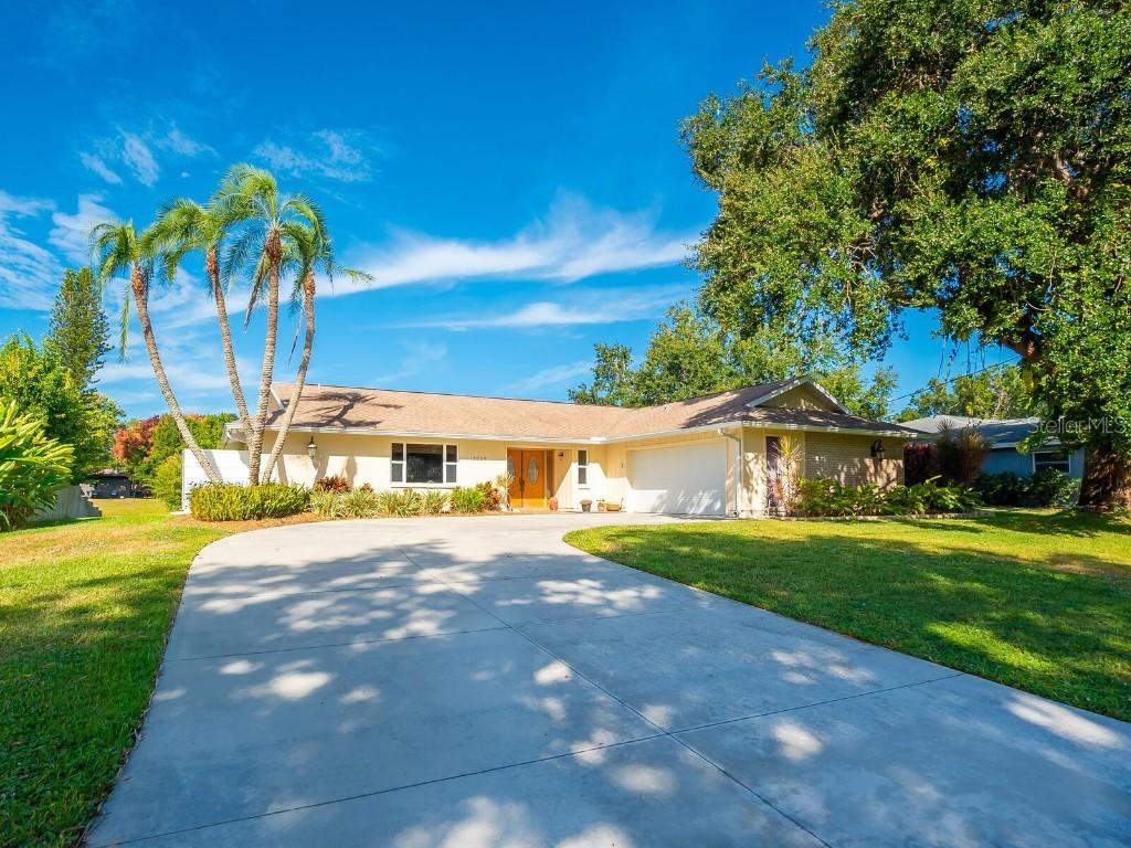 2220 River Ridge Dr., Sarasota, FL 34239