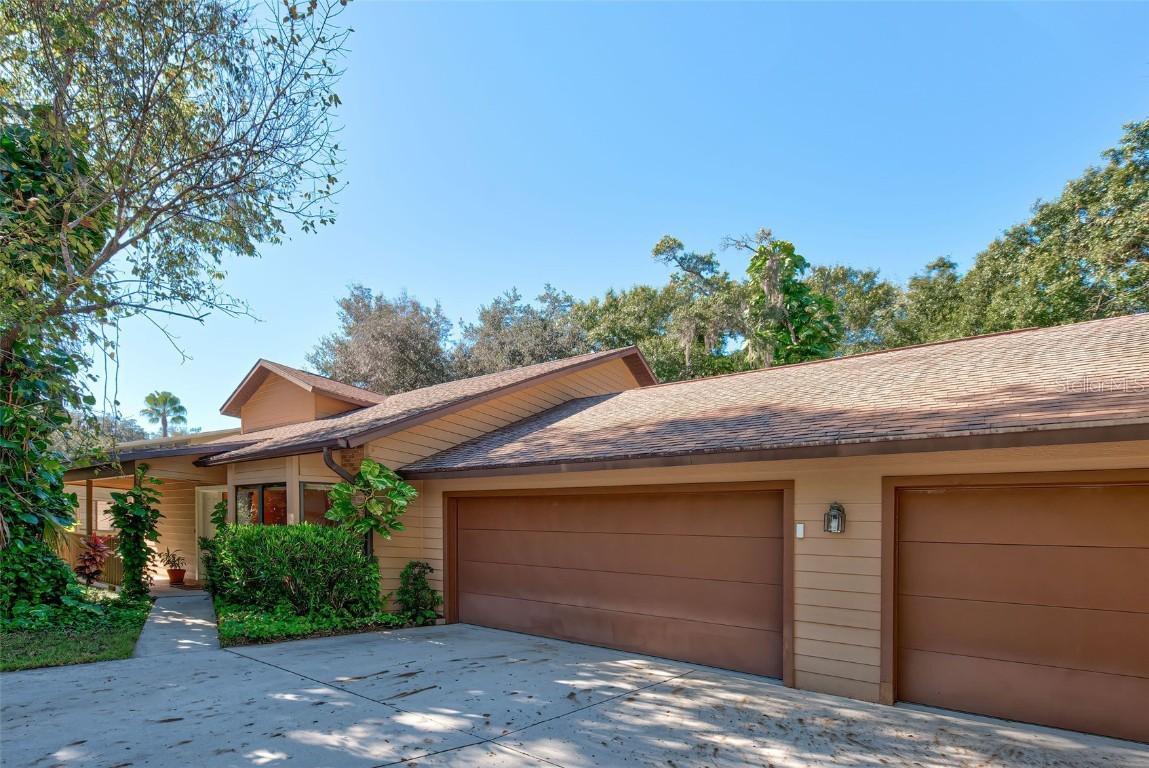 1075 Greystone Ln., Sarasota, FL 34232