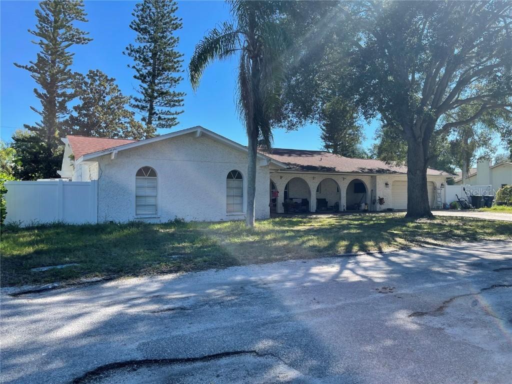 711 88th St., Bradenton, FL 34209
