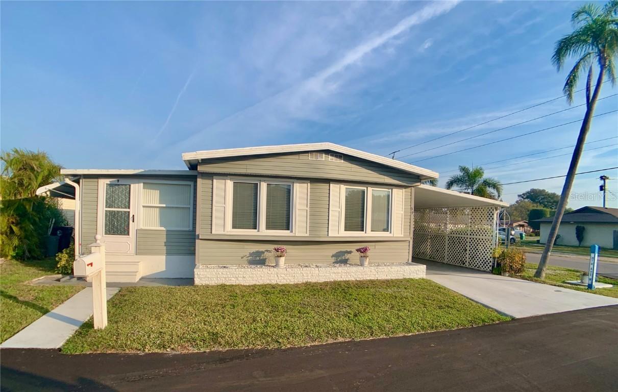 39 Flores Dr., Palmetto, FL 34221