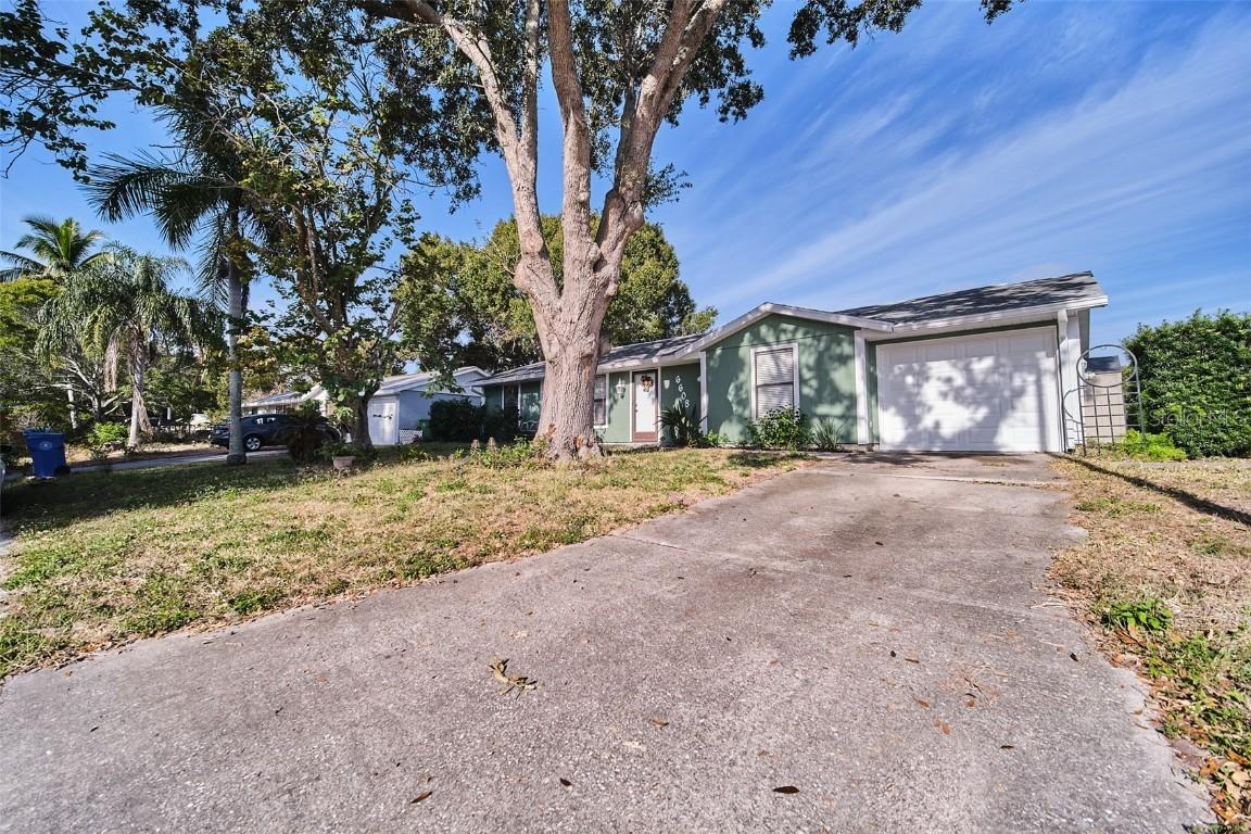 6608 36th Avenue Dr., Bradenton, FL 34209