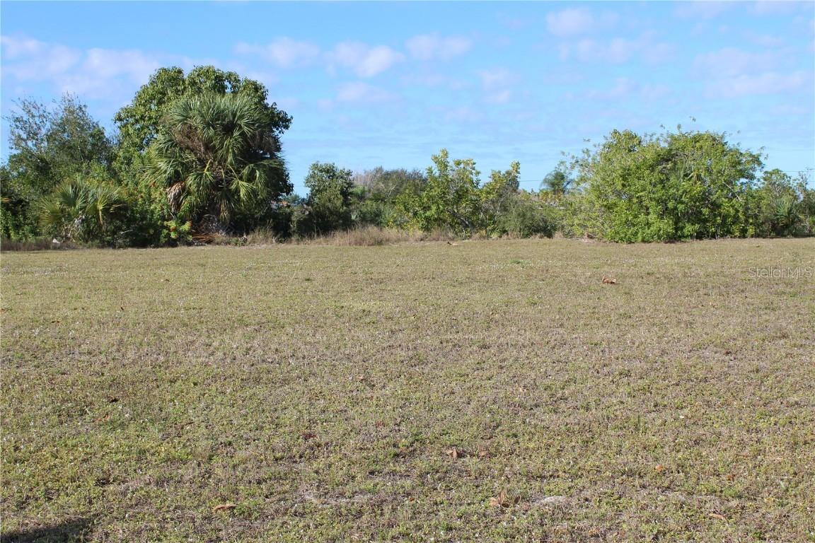 908 NW 9th Ave., Cape Coral, FL 33993