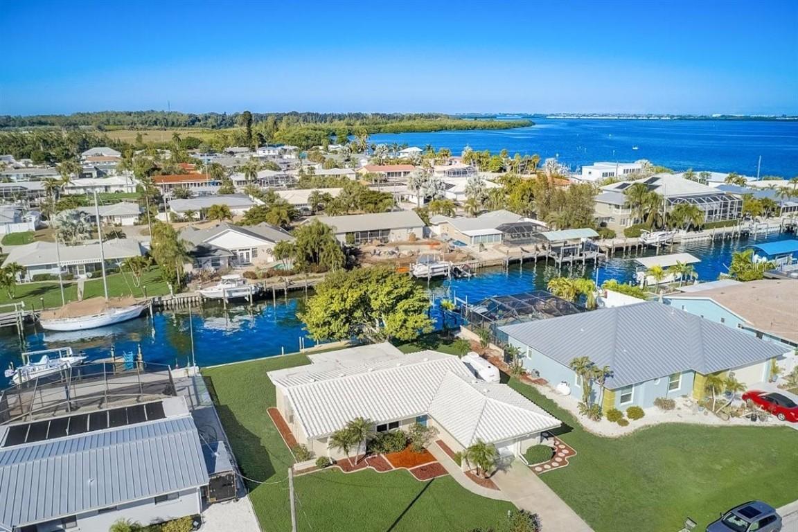 3716 Royal Palm Dr., Bradenton, FL 34210