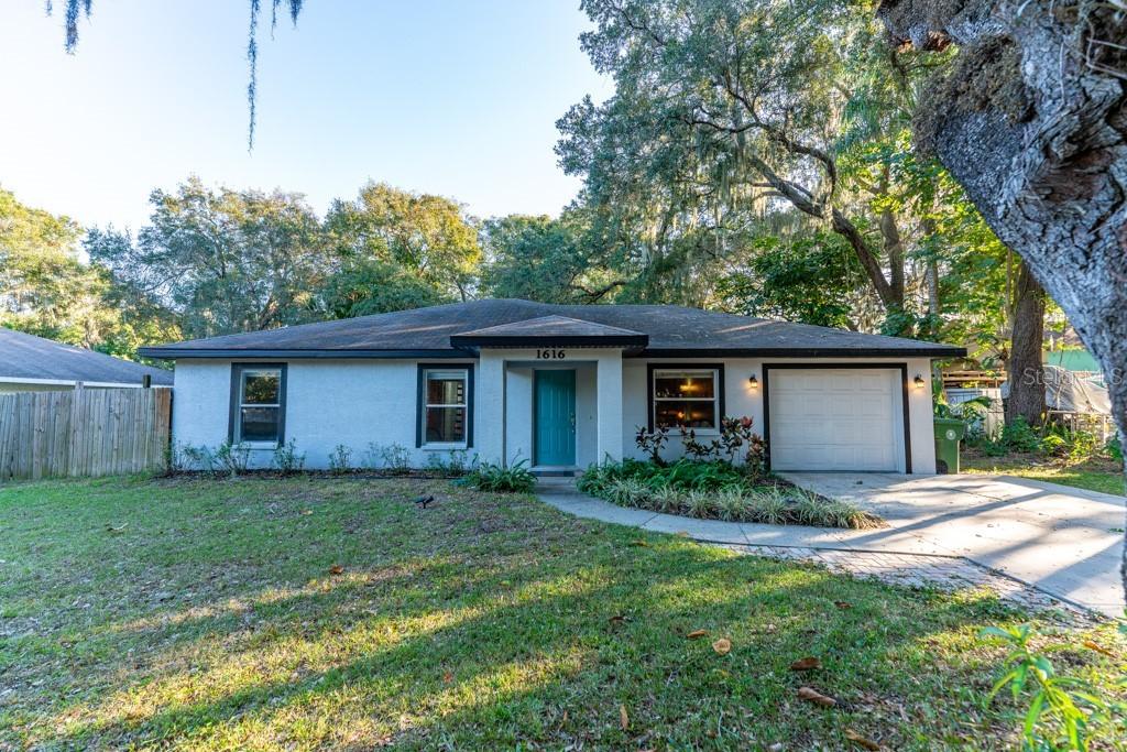 1616 3rd Ave., Bradenton, FL 34208