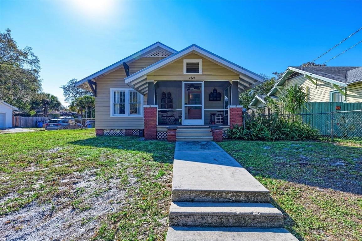 2525 8th Ave., Bradenton, FL 34205