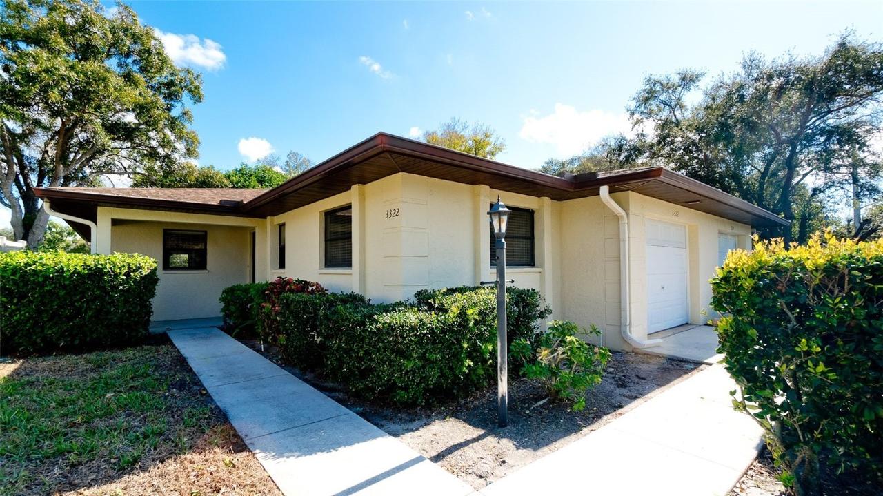 3322 Vivienda Blvd, Bradenton, FL 34207