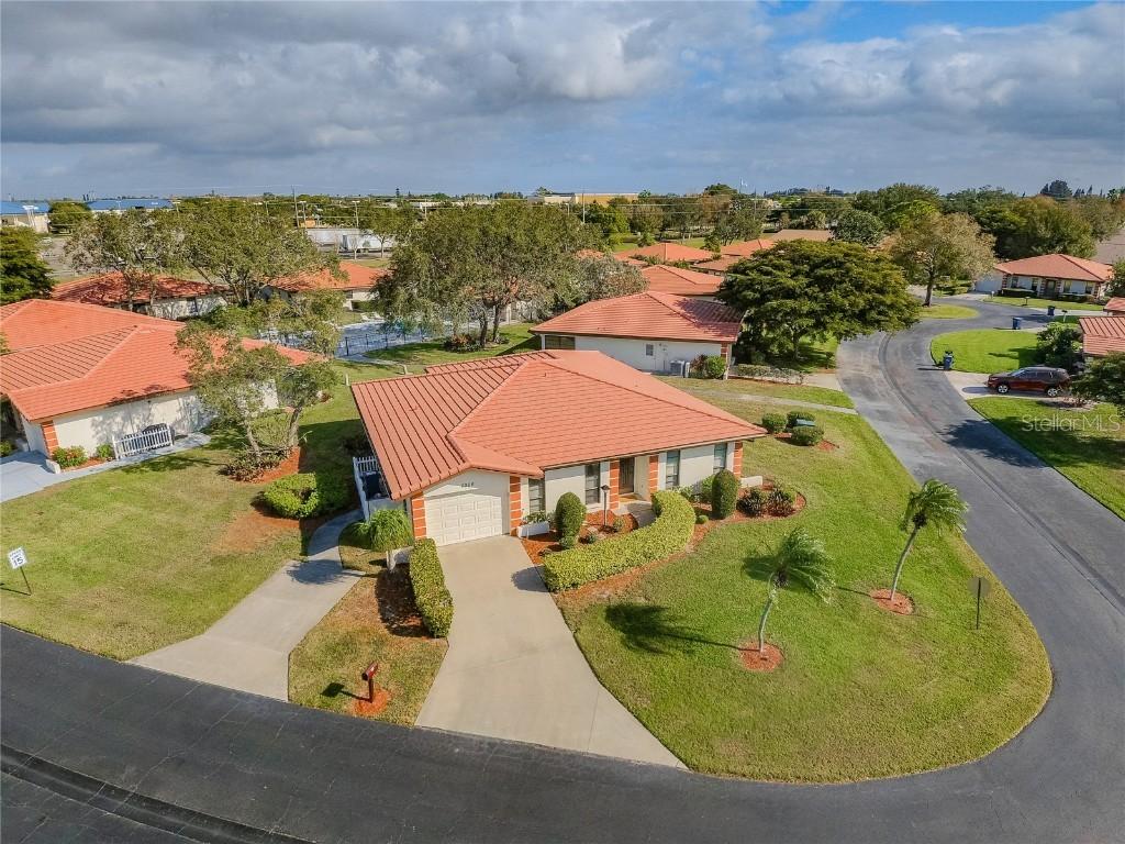 6006 Vivienda Dr., Bradenton, FL 34207