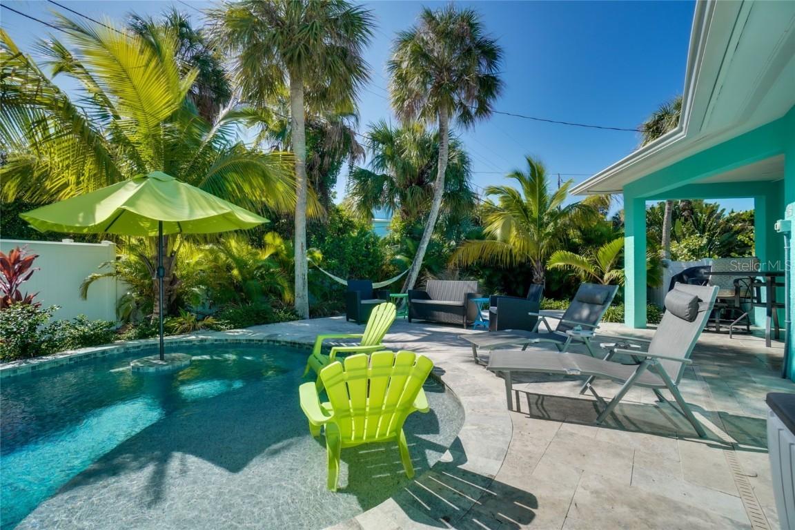 401 Bay Palms Dr., Holmes Beach, FL 34217