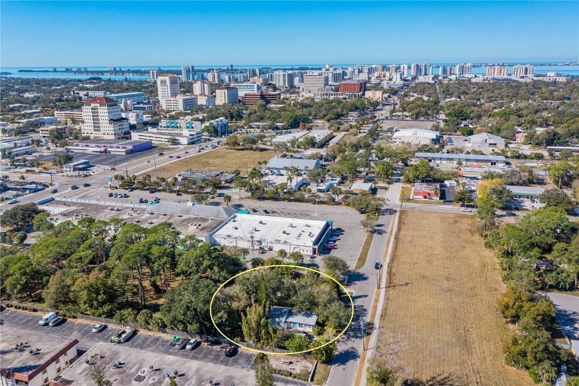 2368 Aspinwall St., Sarasota, FL 34237