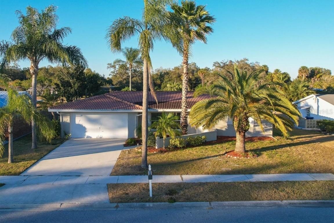 2737 Post Rd., Sarasota, FL 34231