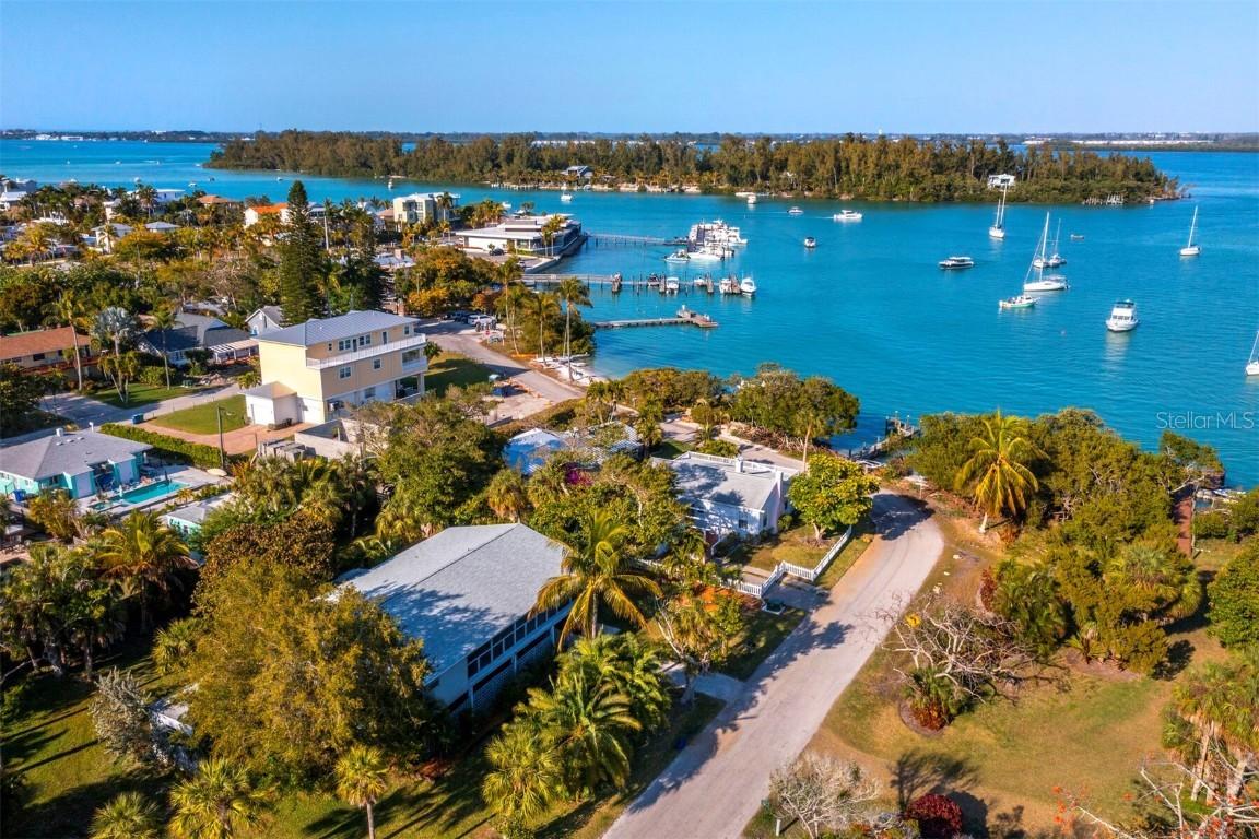 671 Cedar St., Longboat Key, FL 34228