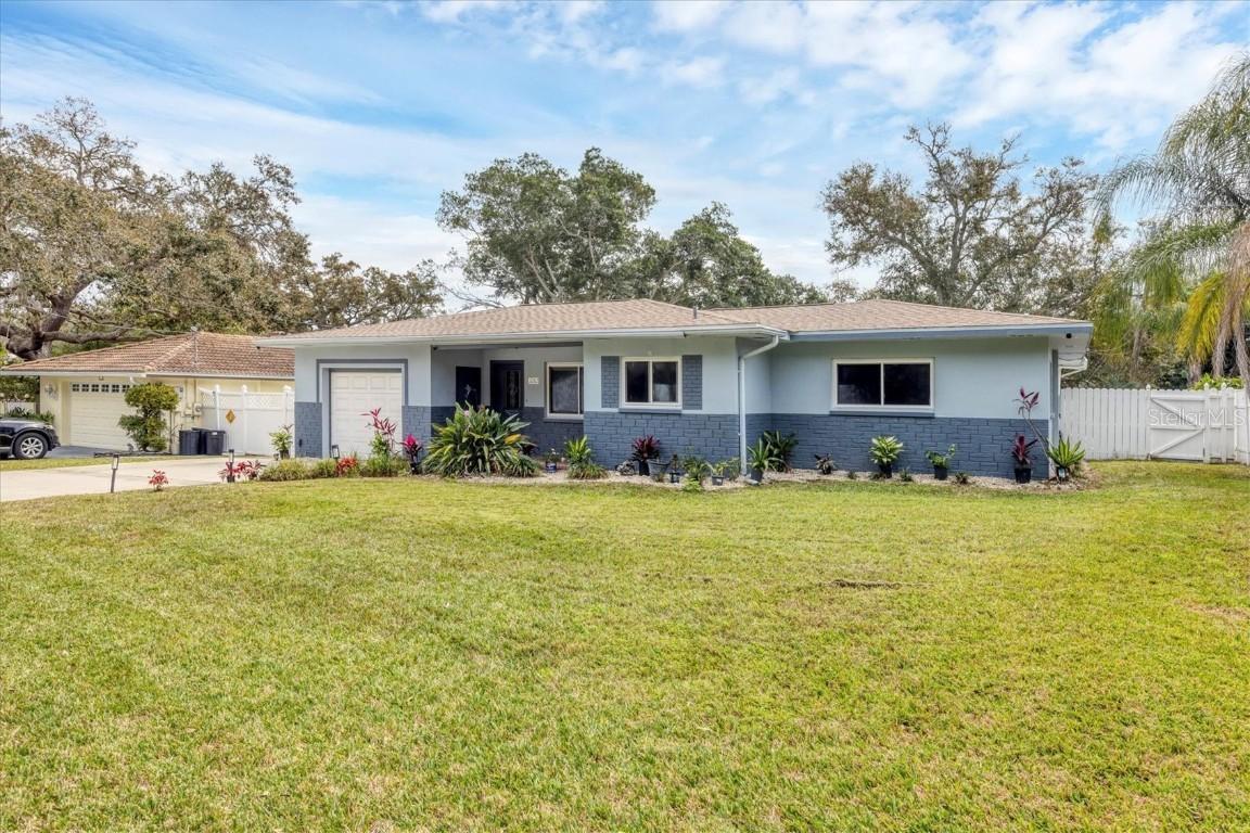 3282 Honeysuckle Rd., Largo, FL 33770