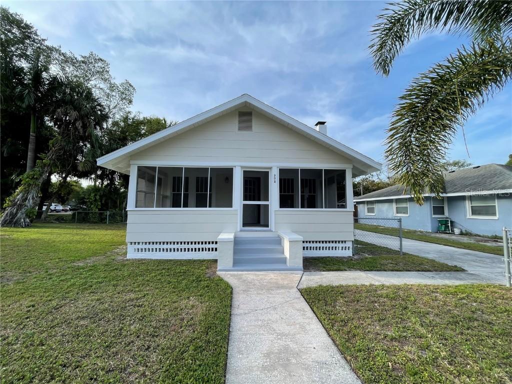 302 3rd Ave., Bradenton, FL 34208