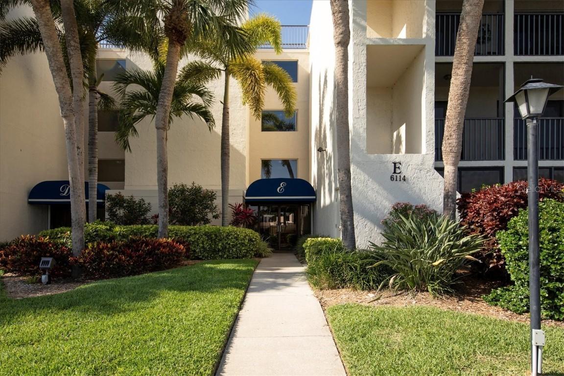 6114 43rd St. #206E, Bradenton, FL 34210