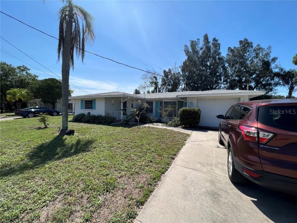 3180 Dividing Creek Dr., Sarasota, FL 34237