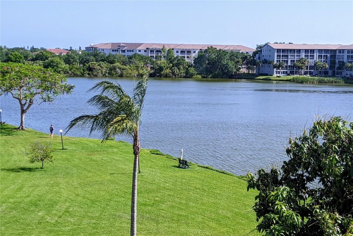3945 Lake Bayshore Dr. #F-405, Bradenton, FL 34205