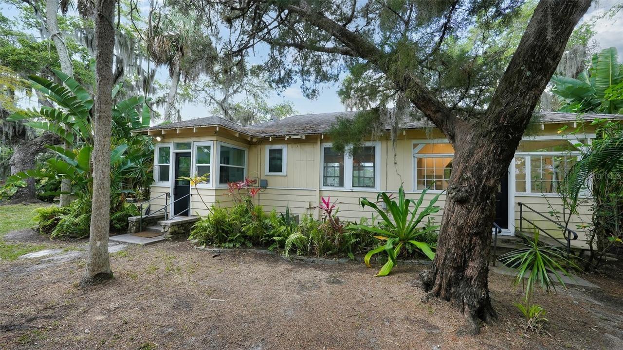 2423 Walker Cir., Sarasota, FL 34234