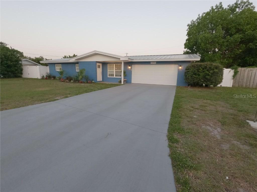 3205 York Dr., Bradenton, FL 34205