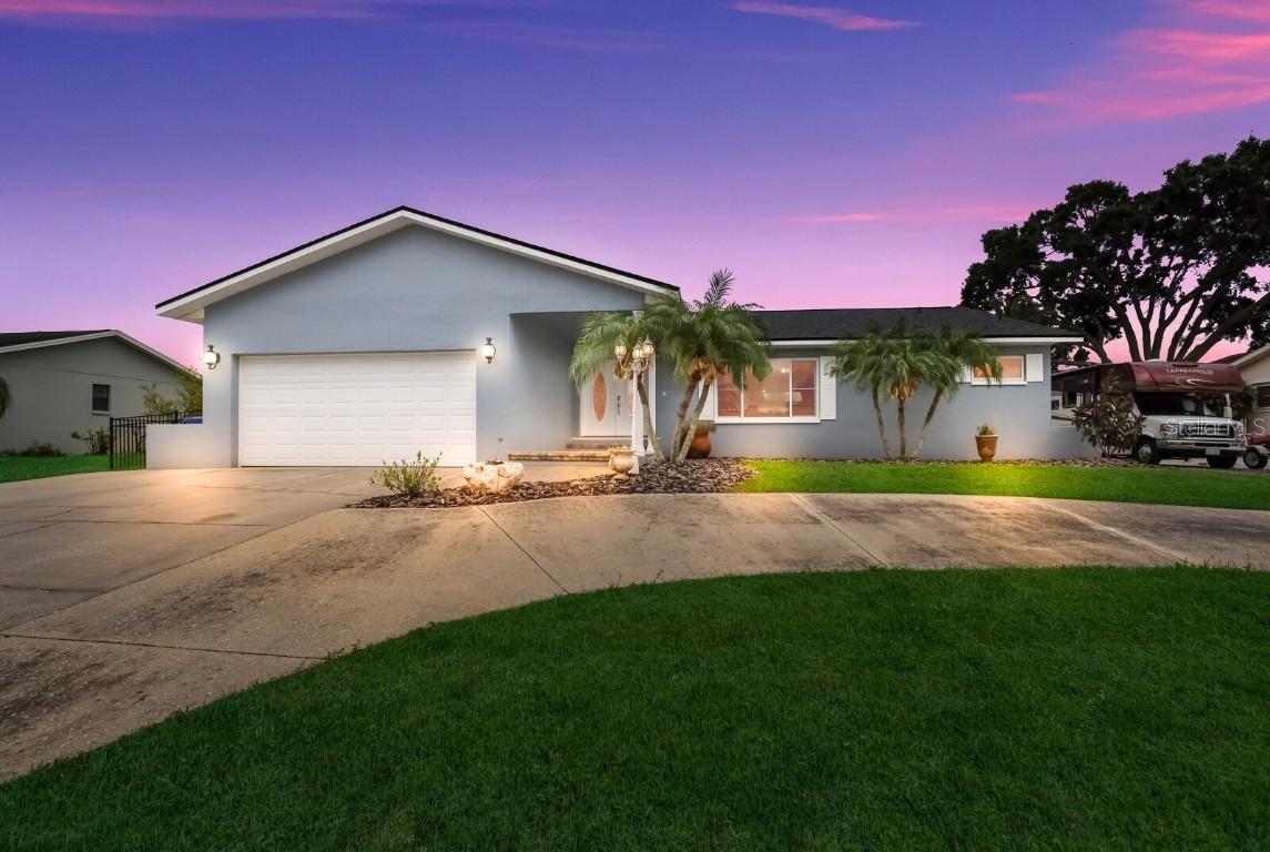 824 Eagle Ln., Apollo Beach, FL 33572