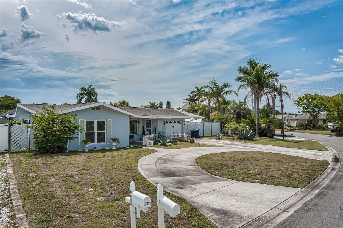 924 Arlington Rd., Palmetto, FL 34221