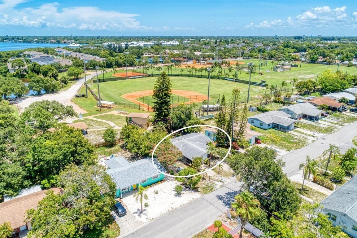 8212 43rd Ave., Bradenton, FL 34209