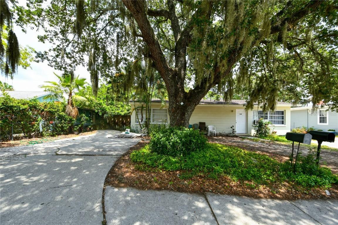 707-709 23rd St., Bradenton, FL 34208