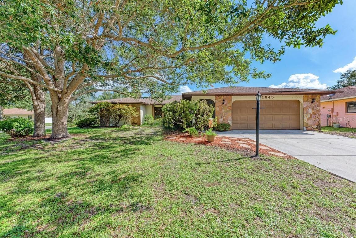 1645 Bay Hill Cir., Sarasota, FL 34232