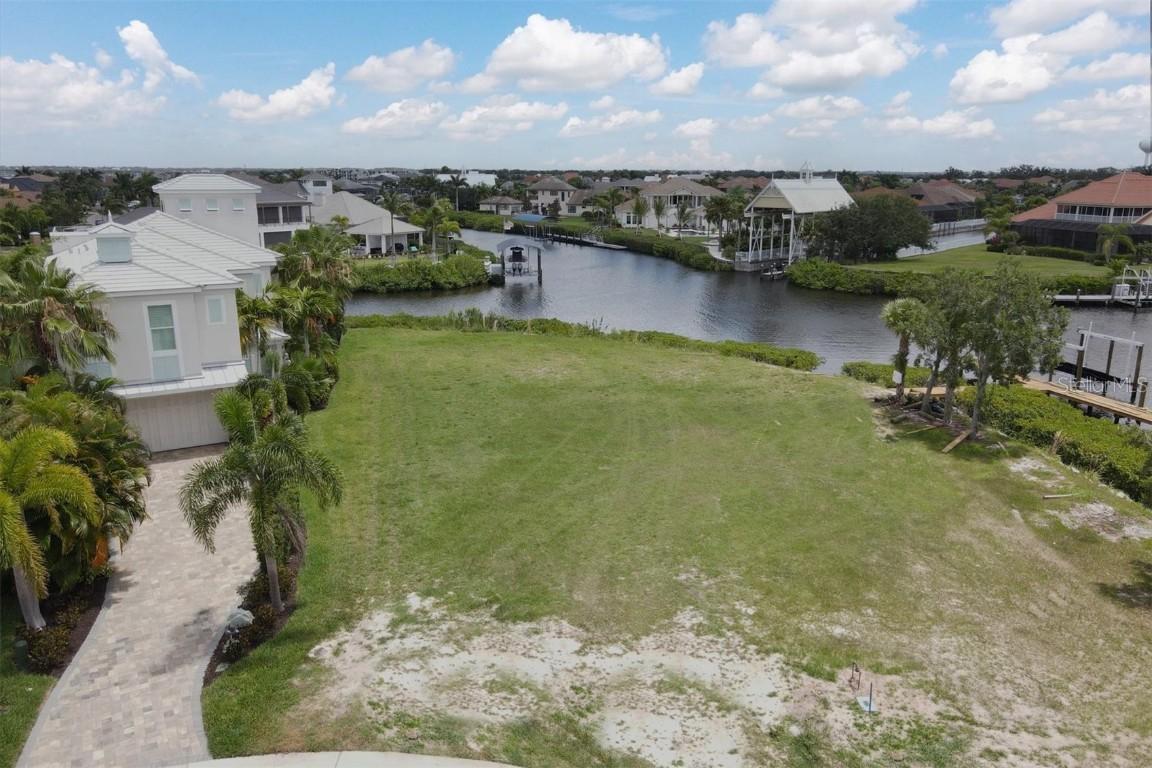 4609 5th Ave., Bradenton, FL 34208