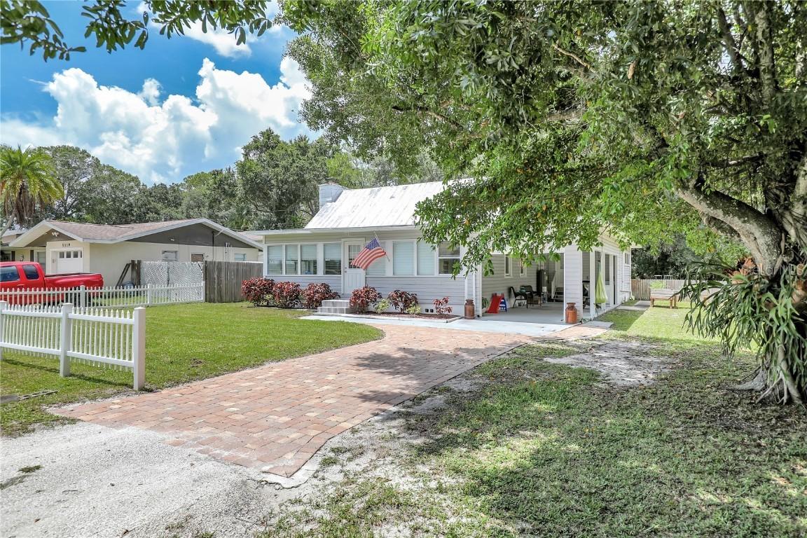 5123 43rd Ave., Bradenton, FL 34208