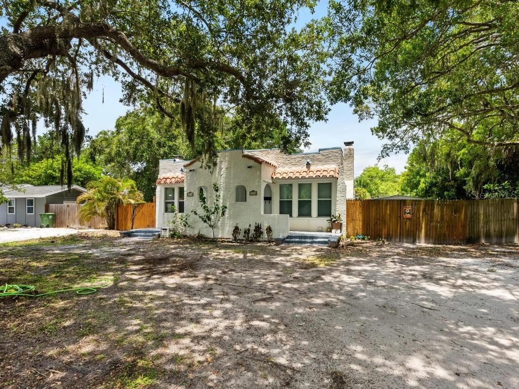 1211 26th St., Bradenton, FL 34205